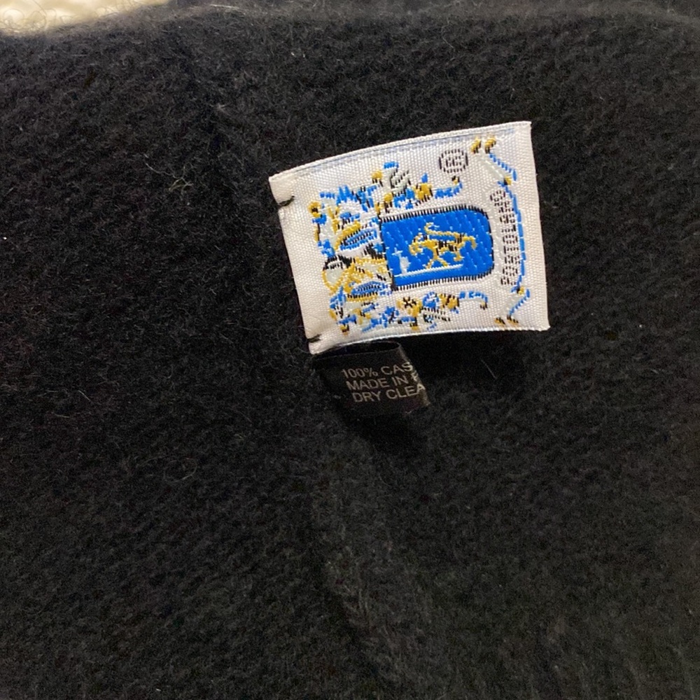 Portolano Cashmere Beanie with studs & perls - Picture 5 of 6